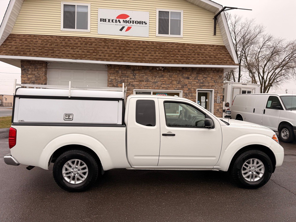 2017 Nissan Frontier Image 2