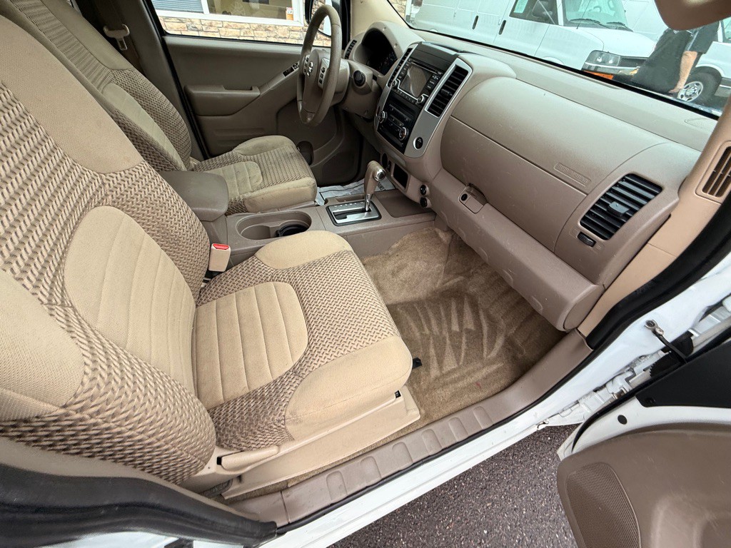 2017 Nissan Frontier Image 16