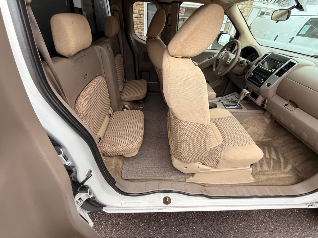 2017 Nissan Frontier Image 17