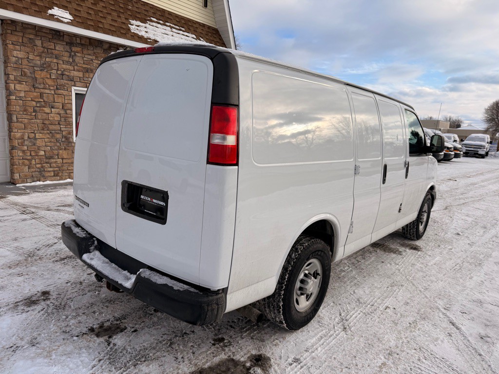 2018 Chevrolet Express Image 3