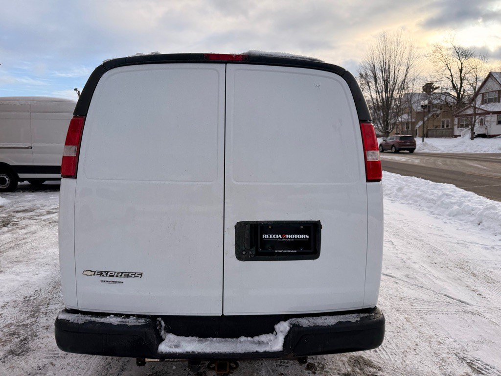 2018 Chevrolet Express Image 4
