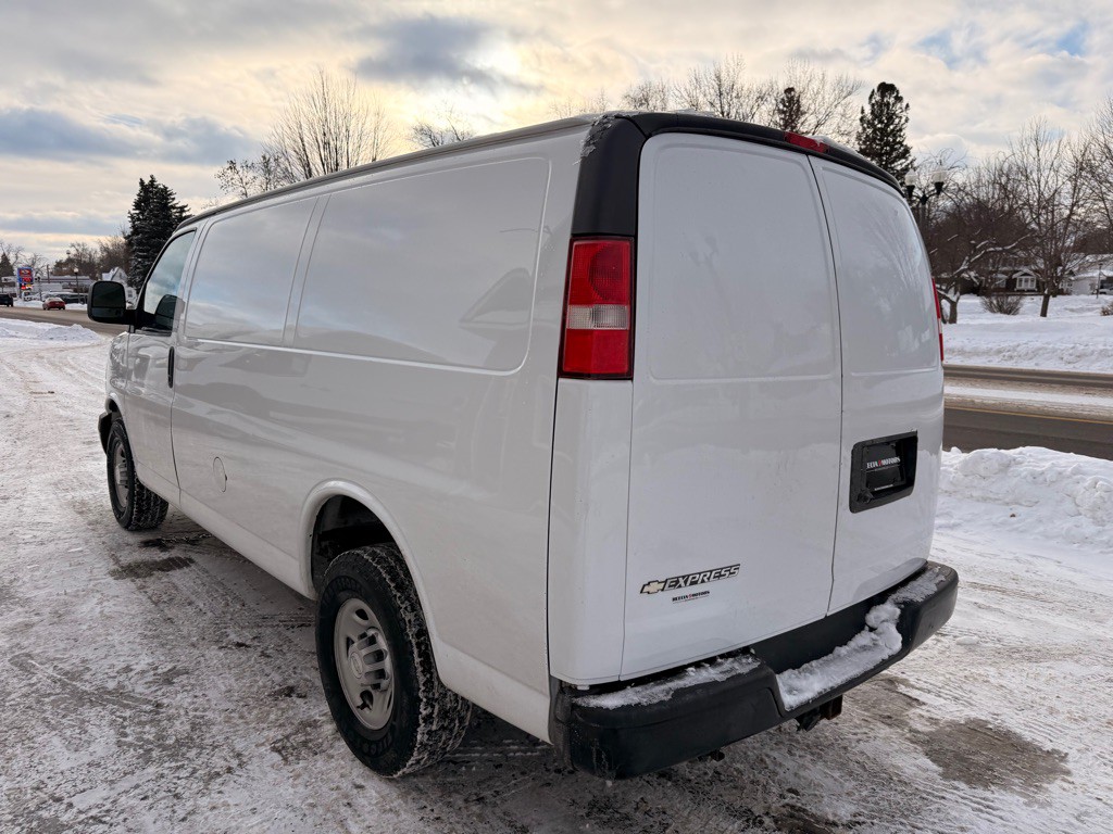 2018 Chevrolet Express Image 5