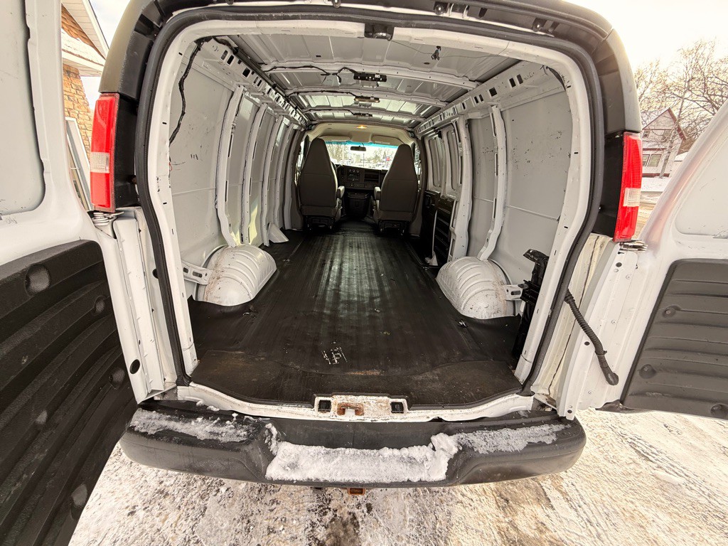 2018 Chevrolet Express Image 11