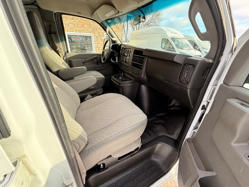 2018 Chevrolet Express Image 13