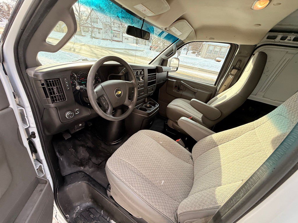 2018 Chevrolet Express Image 17