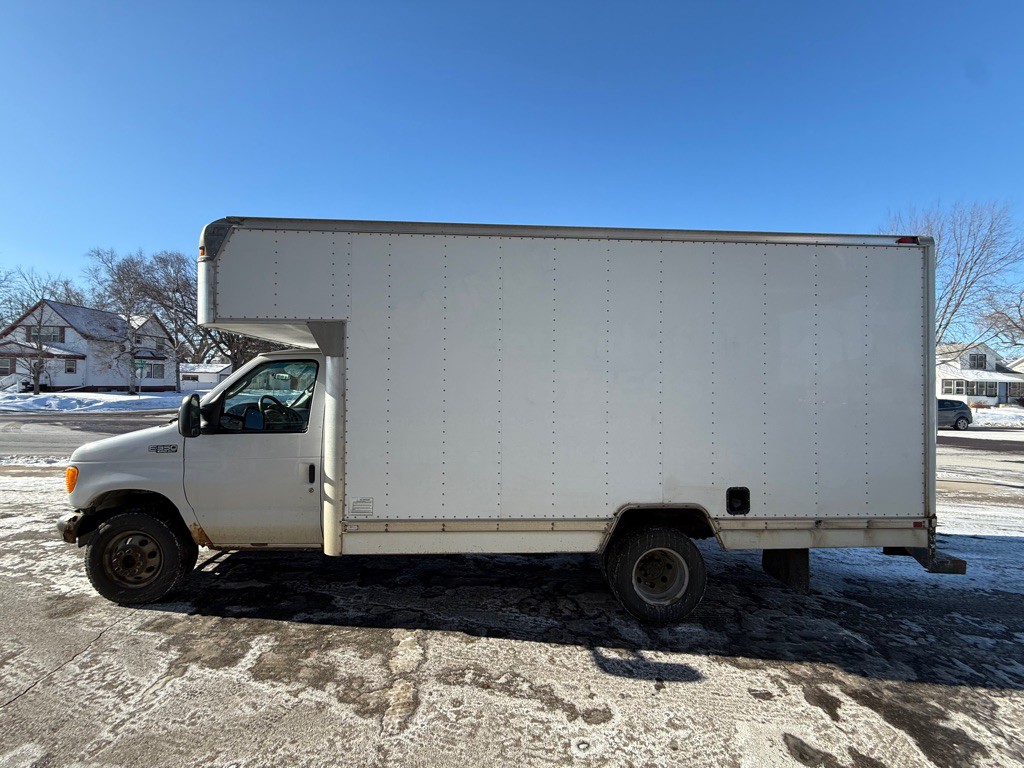 2005 Ford Econoline Image 6