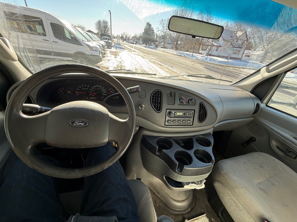 2005 Ford Econoline Image 19