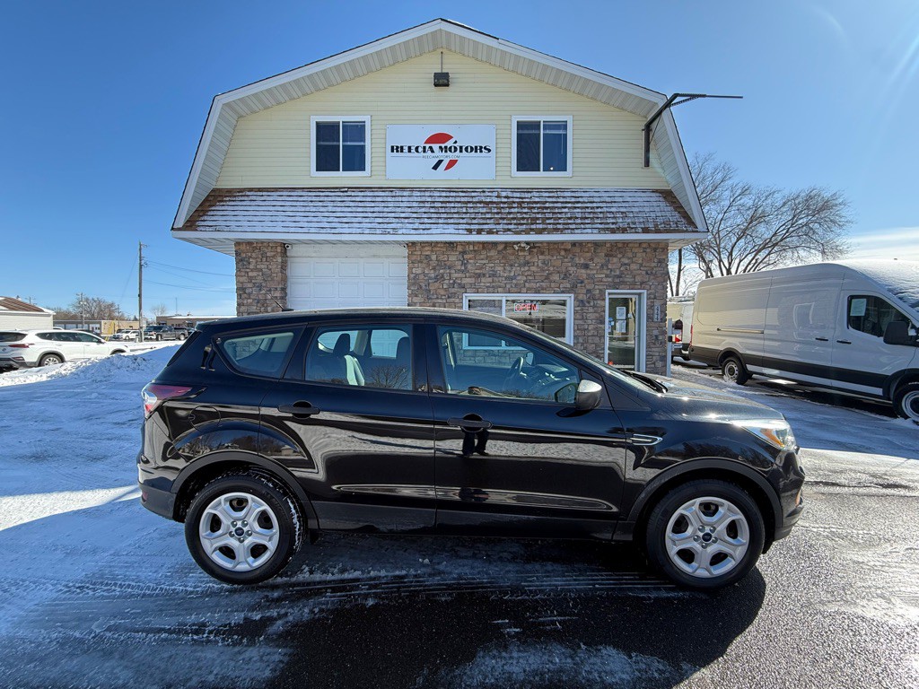 2017 Ford Escape Image 2