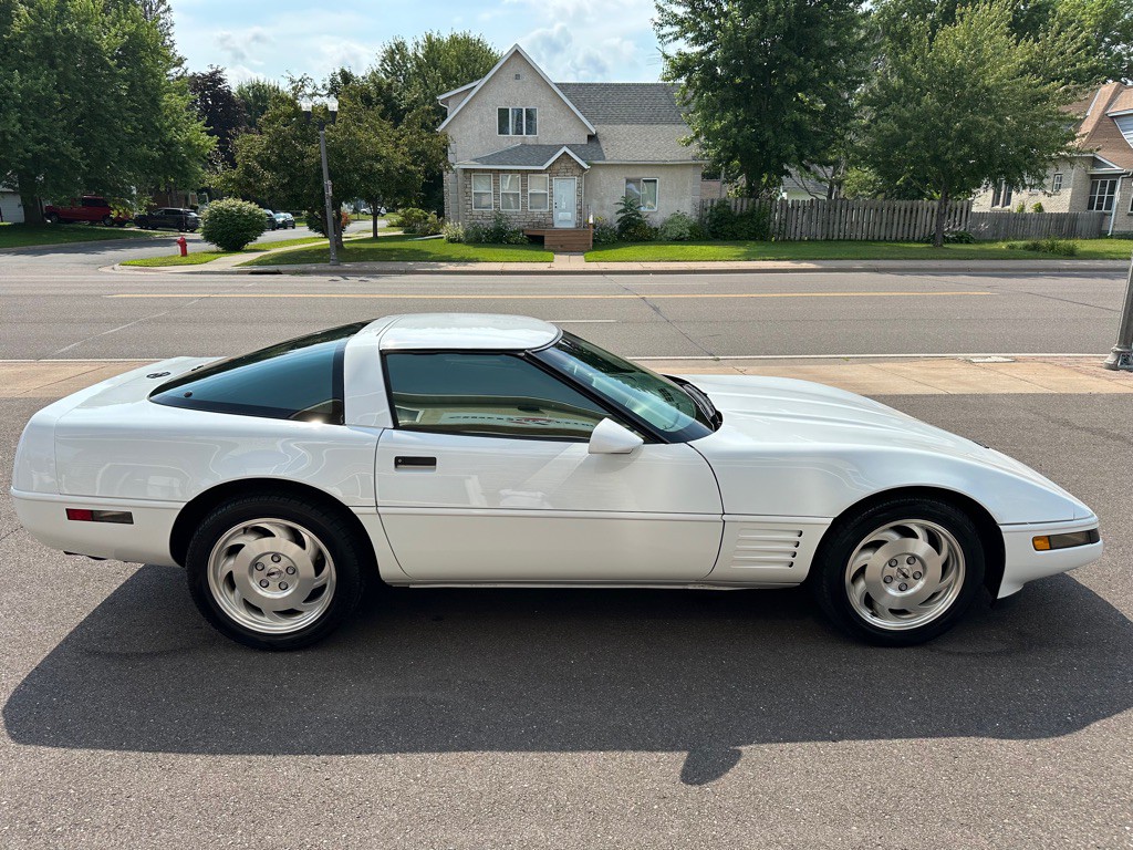 1993 Chevrolet Corvette Image 2
