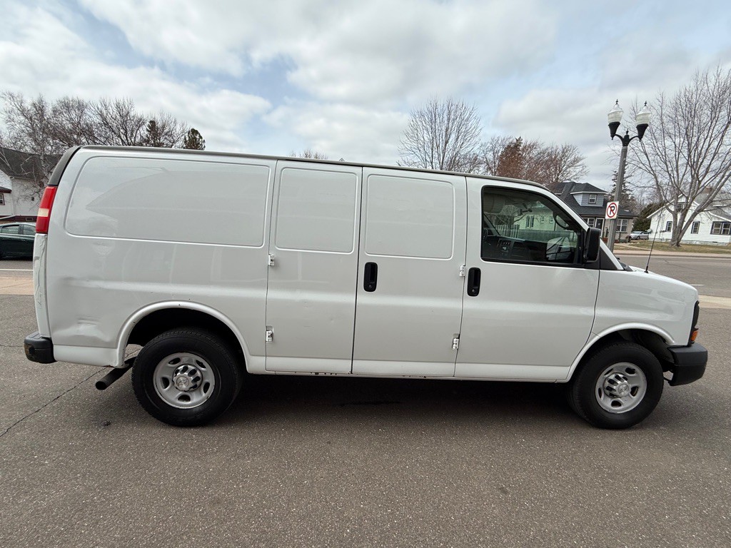 2015 Chevrolet Express Image 2