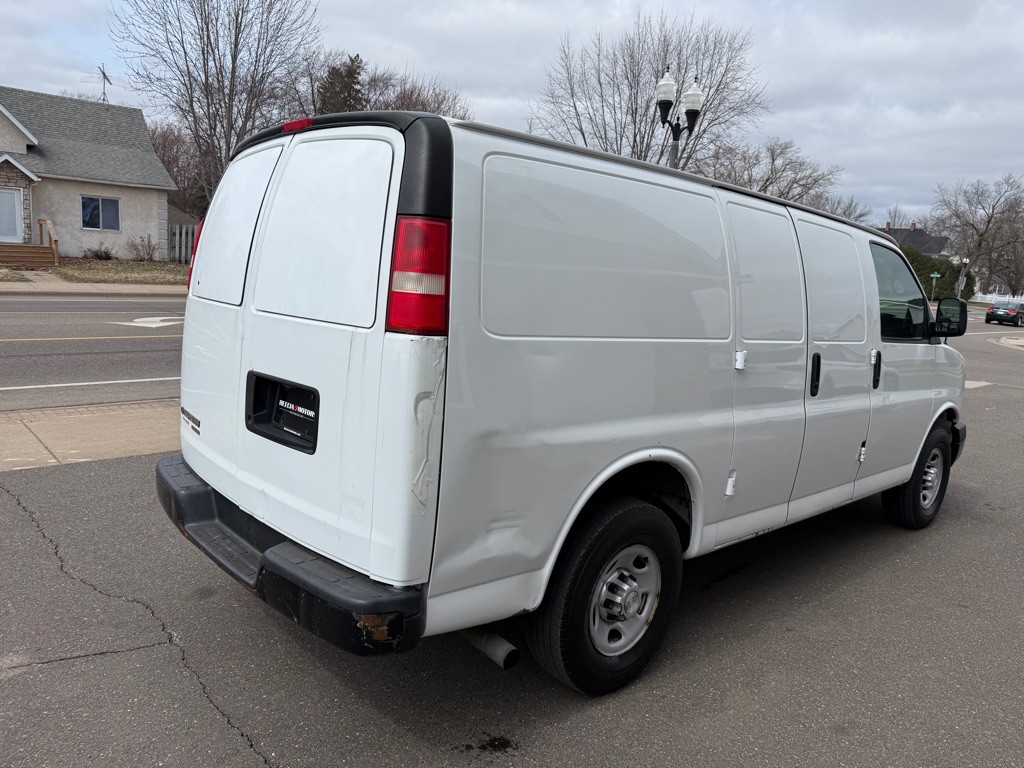 2015 Chevrolet Express Image 3