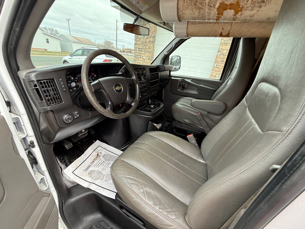 2015 Chevrolet Express Image 10