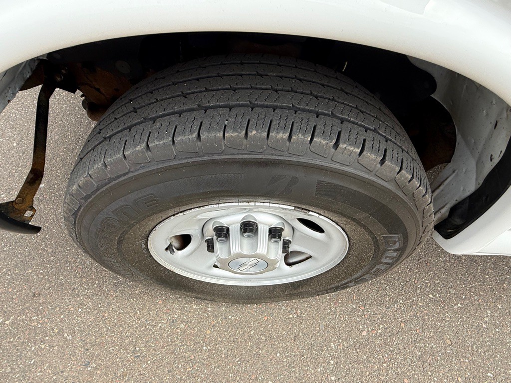 2015 Chevrolet Express Image 11