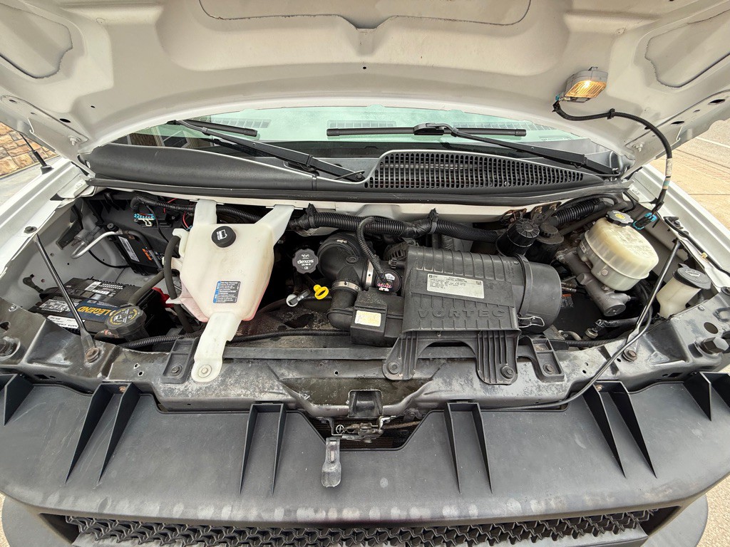 2015 Chevrolet Express Image 21