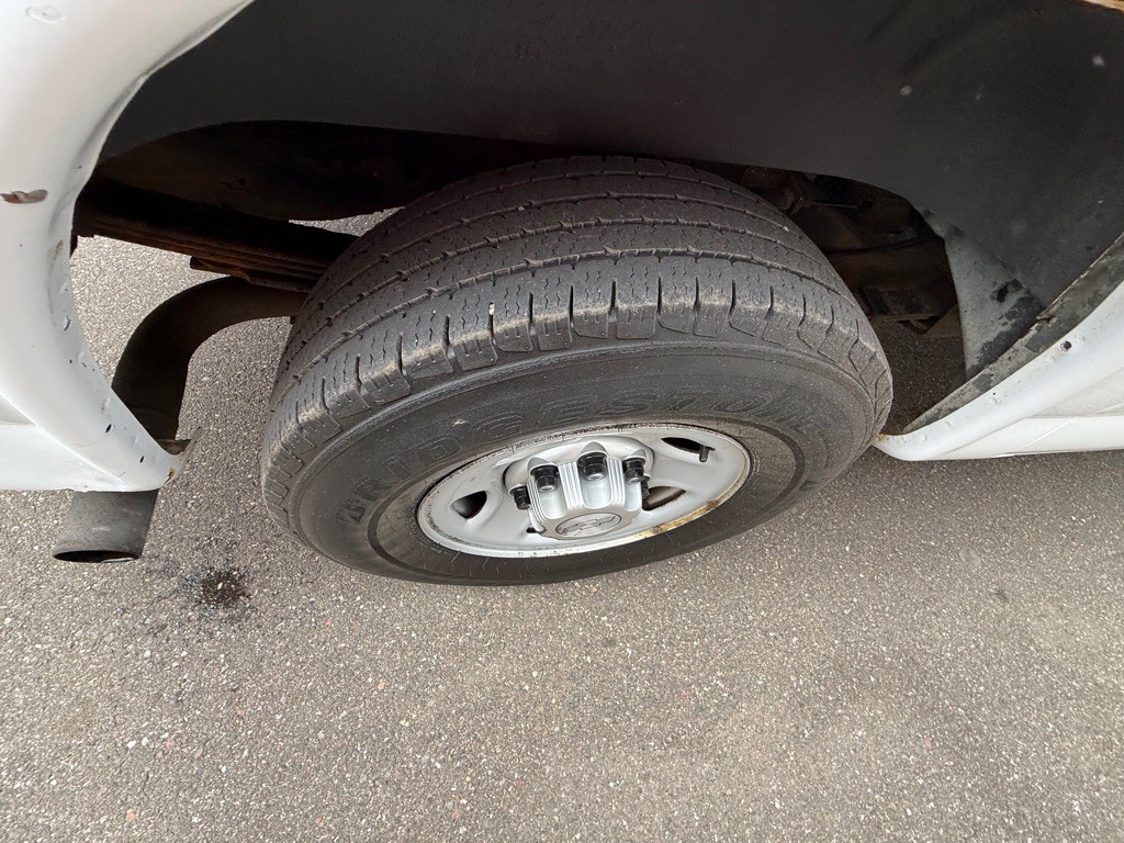 2015 Chevrolet Express Image 16