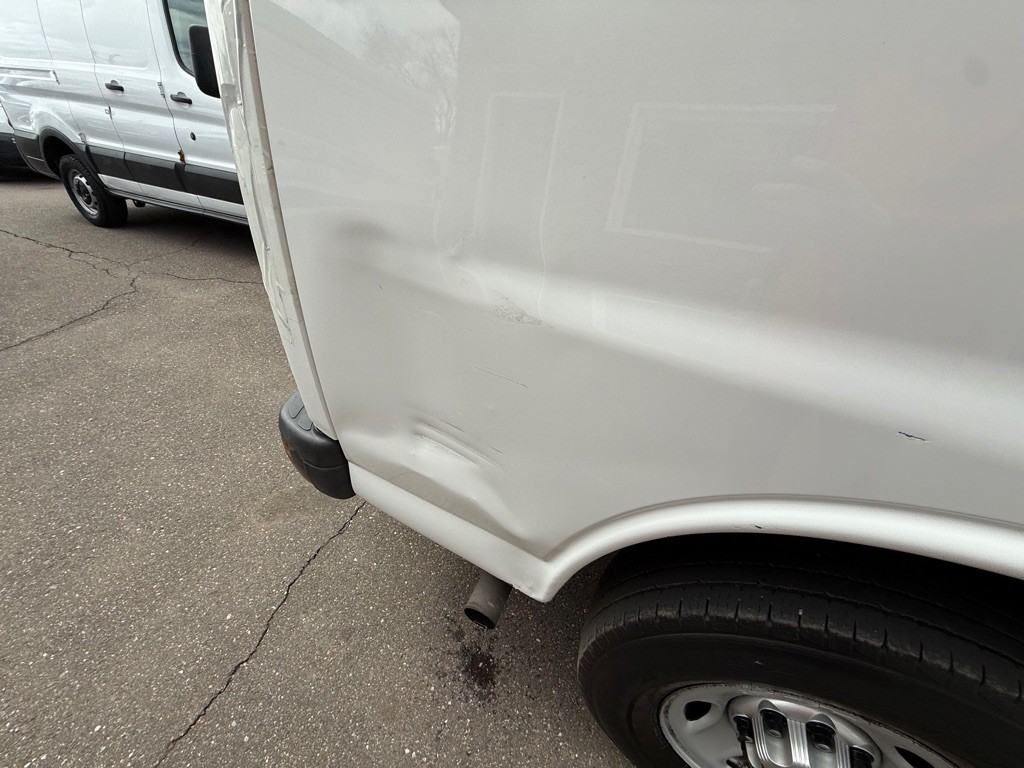 2015 Chevrolet Express Image 17