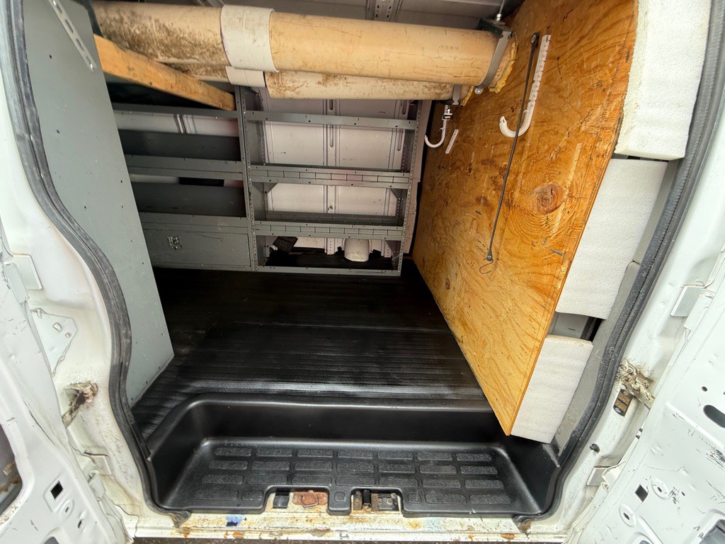 2015 Chevrolet Express Image 18