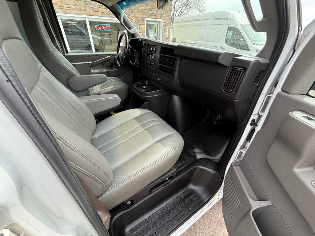 2020 Chevrolet Express Image 18