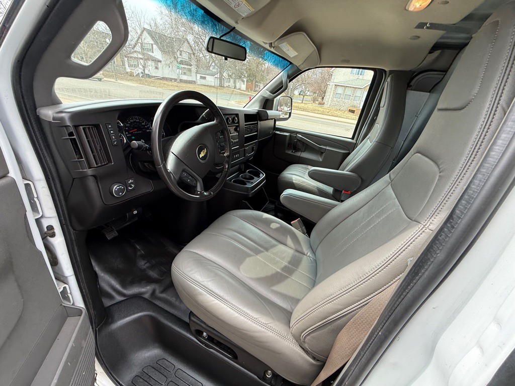 2020 Chevrolet Express Image 20
