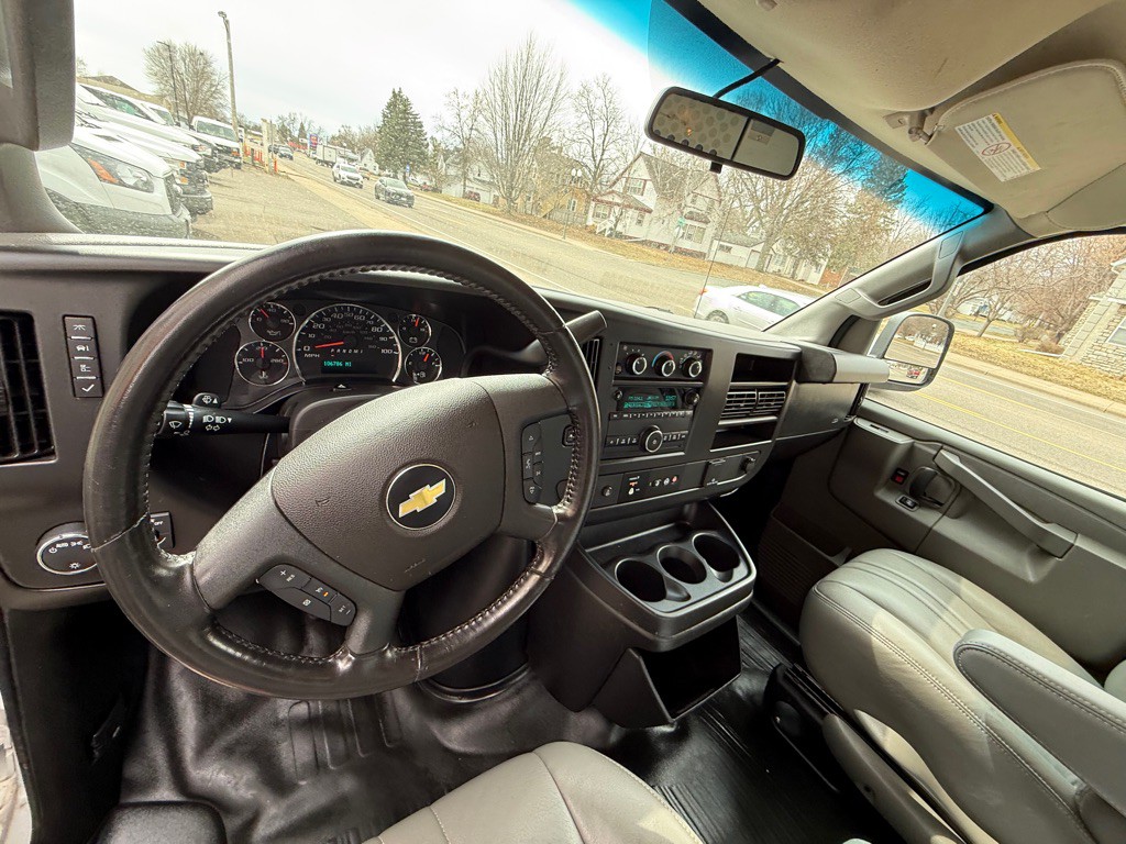 2020 Chevrolet Express Image 21