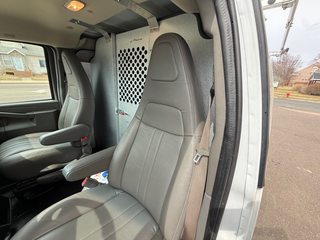 2020 Chevrolet Express Image 24