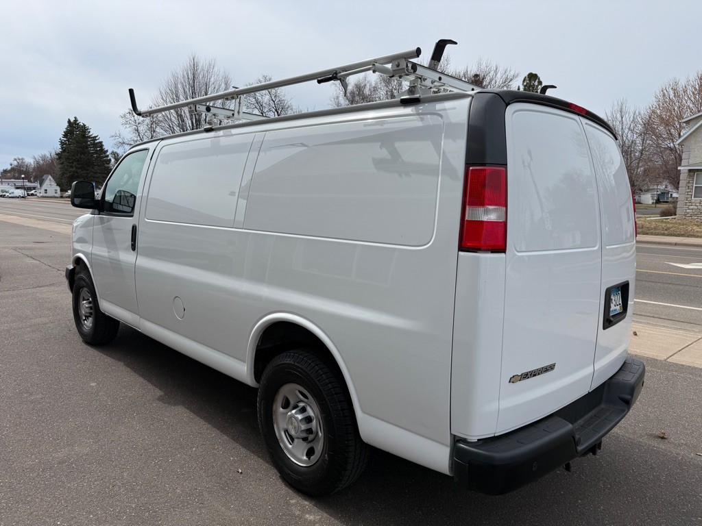2020 Chevrolet Express Image 4