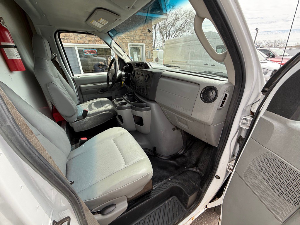 2017 Ford Econoline Image 15