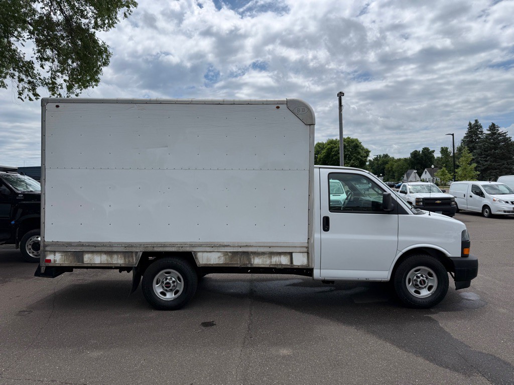 2018 GMC Savana Image 2