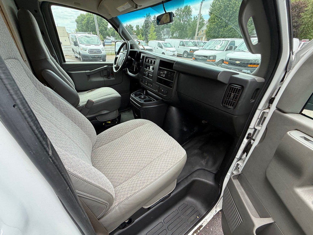 2018 GMC Savana Image 15