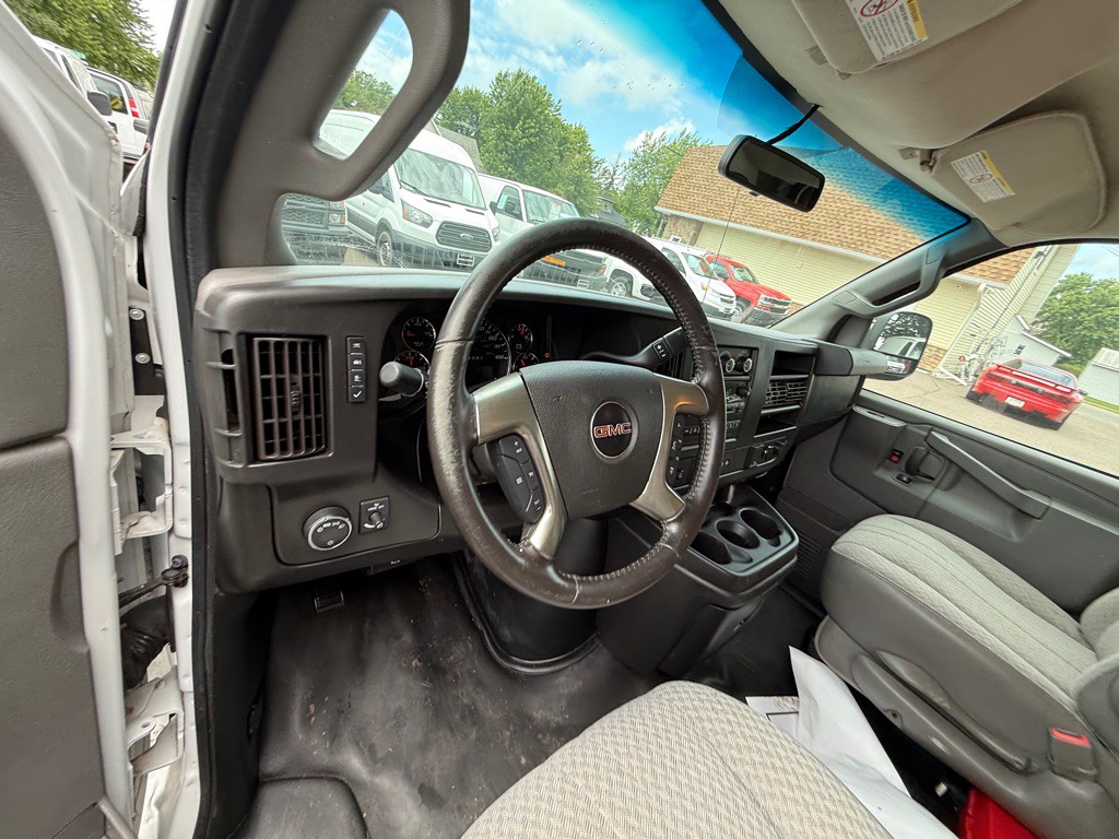 2018 GMC Savana Image 17