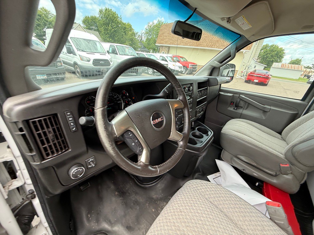 2018 GMC Savana Image 19