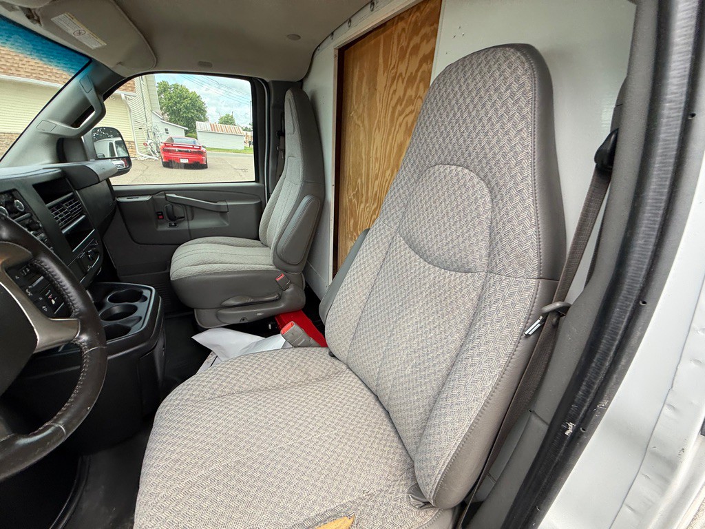 2018 GMC Savana Image 20
