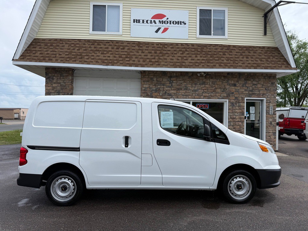 2015 Chevrolet Express Image 2