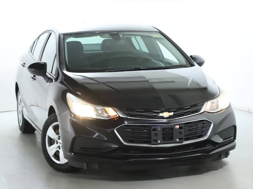 2017 Chevrolet Cruze Image 2