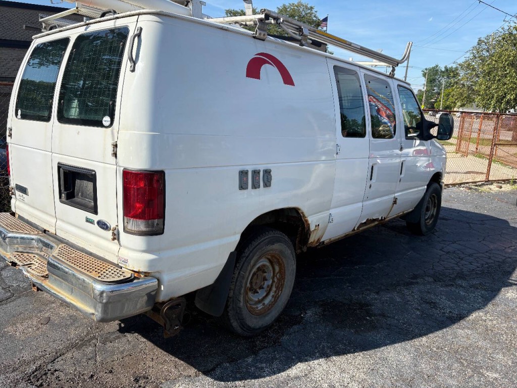 2010 Ford E-Series Image 3