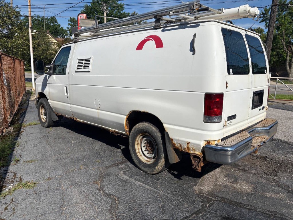2010 Ford E-Series Image 5