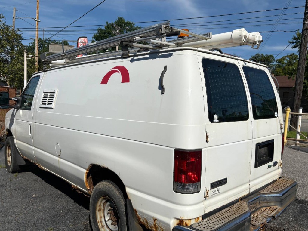 2010 Ford E-Series Image 6