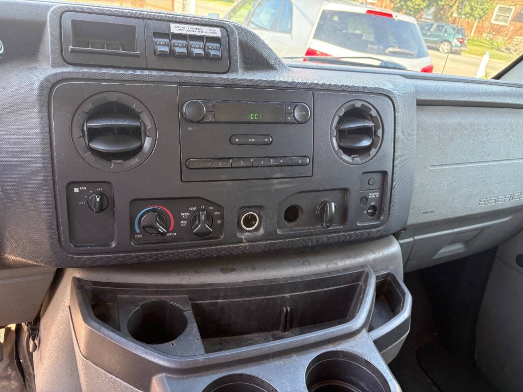 2010 Ford E-Series Image 7