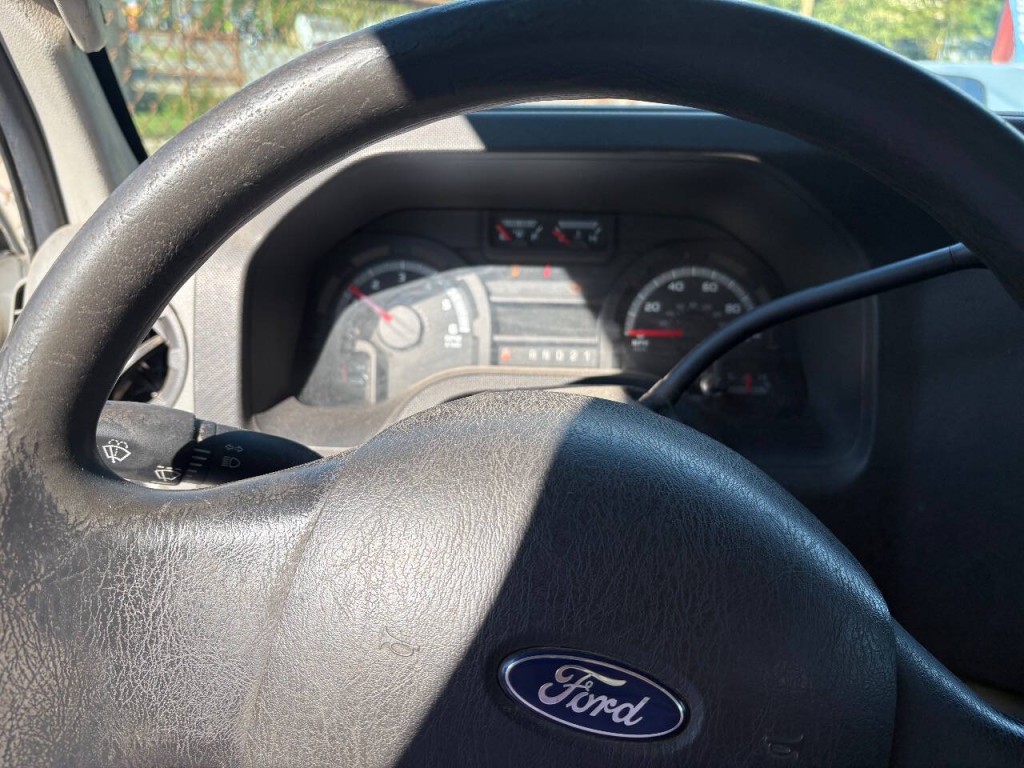 2010 Ford E-Series Image 8