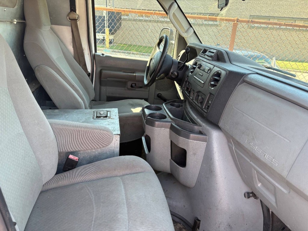 2010 Ford E-Series Image 9
