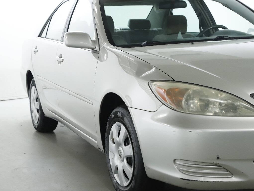 2004 Toyota Camry Image 8