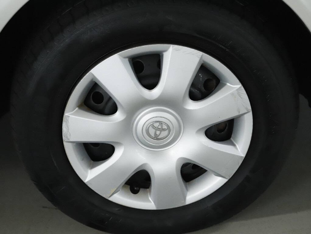 2004 Toyota Camry Image 10