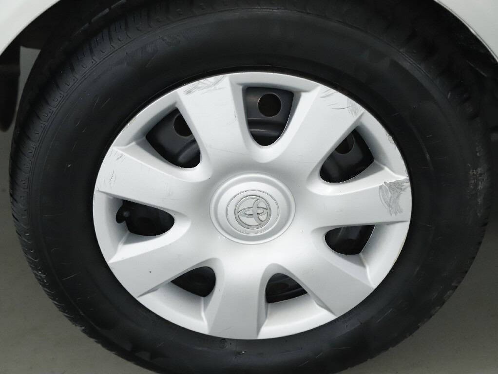 2004 Toyota Camry Image 12