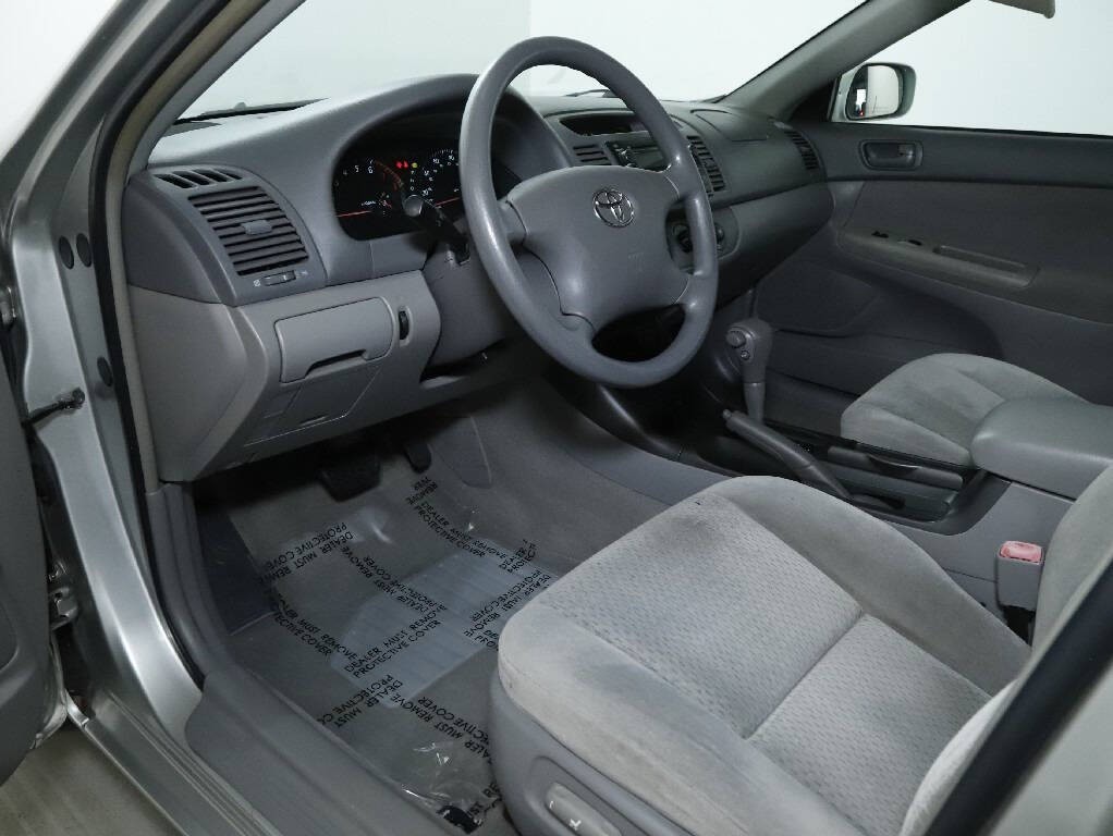 2004 Toyota Camry Image 17