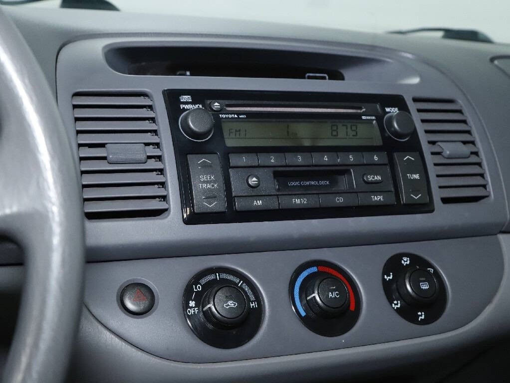 2004 Toyota Camry Image 23