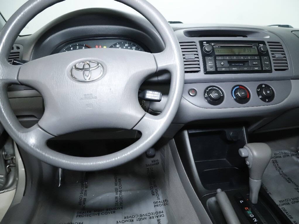 2004 Toyota Camry Image 24