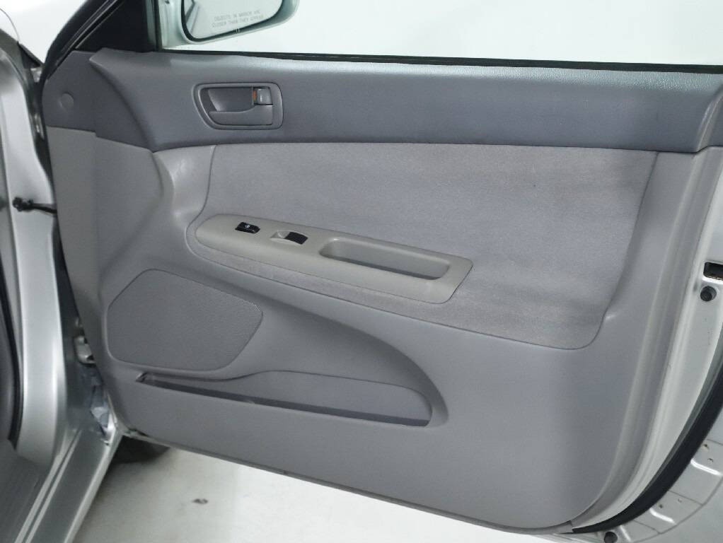 2004 Toyota Camry Image 28