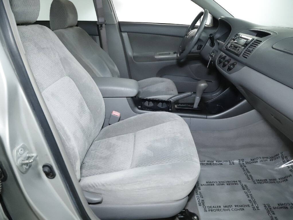 2004 Toyota Camry Image 29