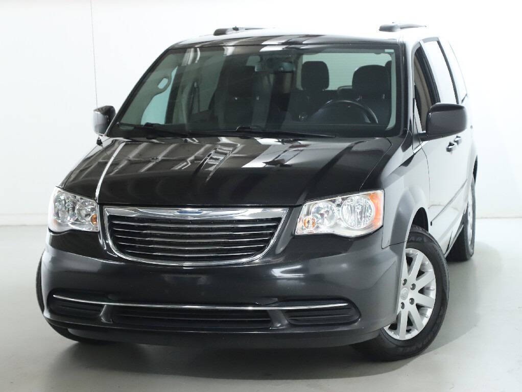 2016 Chrysler Town & Country Image 3