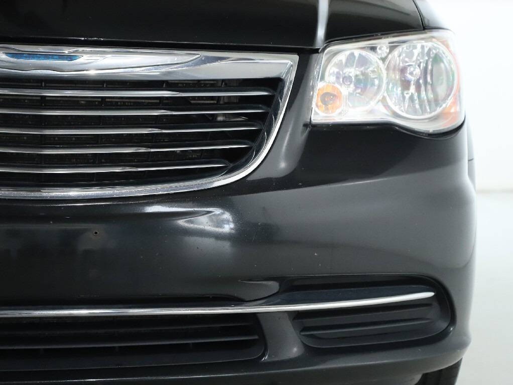 2016 Chrysler Town & Country Image 7